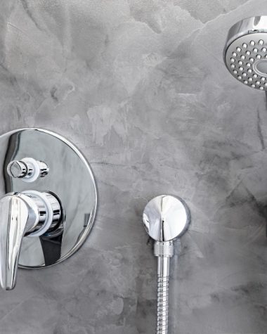Ce avantaje reale are un set de duș încastrat într-o baie mică?