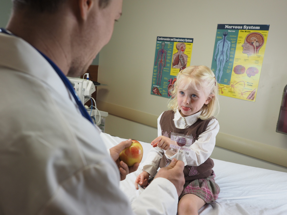 Ce face un neurolog pediatru și când îi soliciți ajutorul